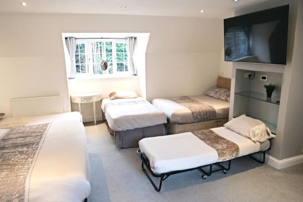 Hen & Stag Retreat Weekend Stay Sleeps 10 To 30 塞特福德 外观 照片