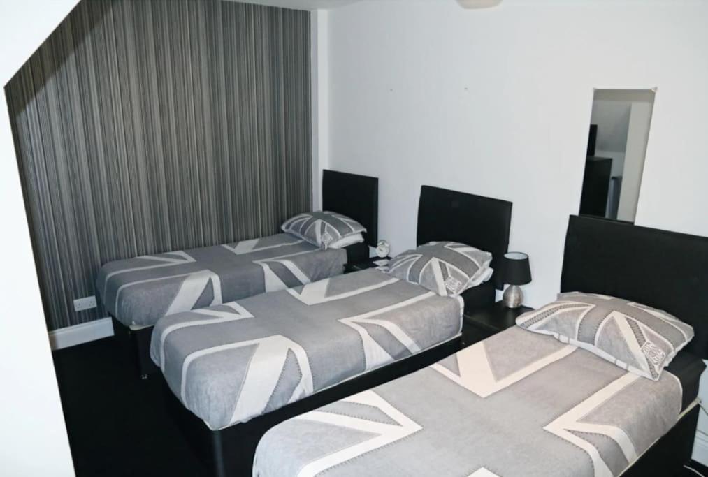 Hen & Stag Retreat Weekend Stay Sleeps 10 To 30 塞特福德 外观 照片